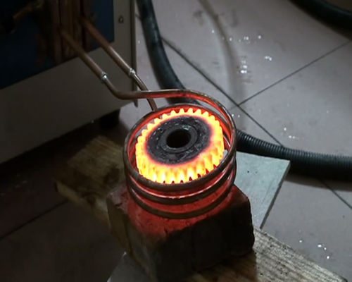 癒やすギヤ 360V-520V のための高性能 100KW の誘導加熱装置機械